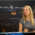 gwyneth-paltrow-signs-autographs-in-dubai
