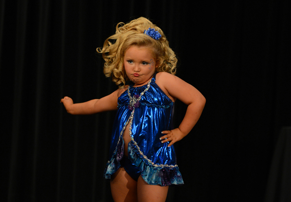 Honey Boo Boo dancing in a pageant
