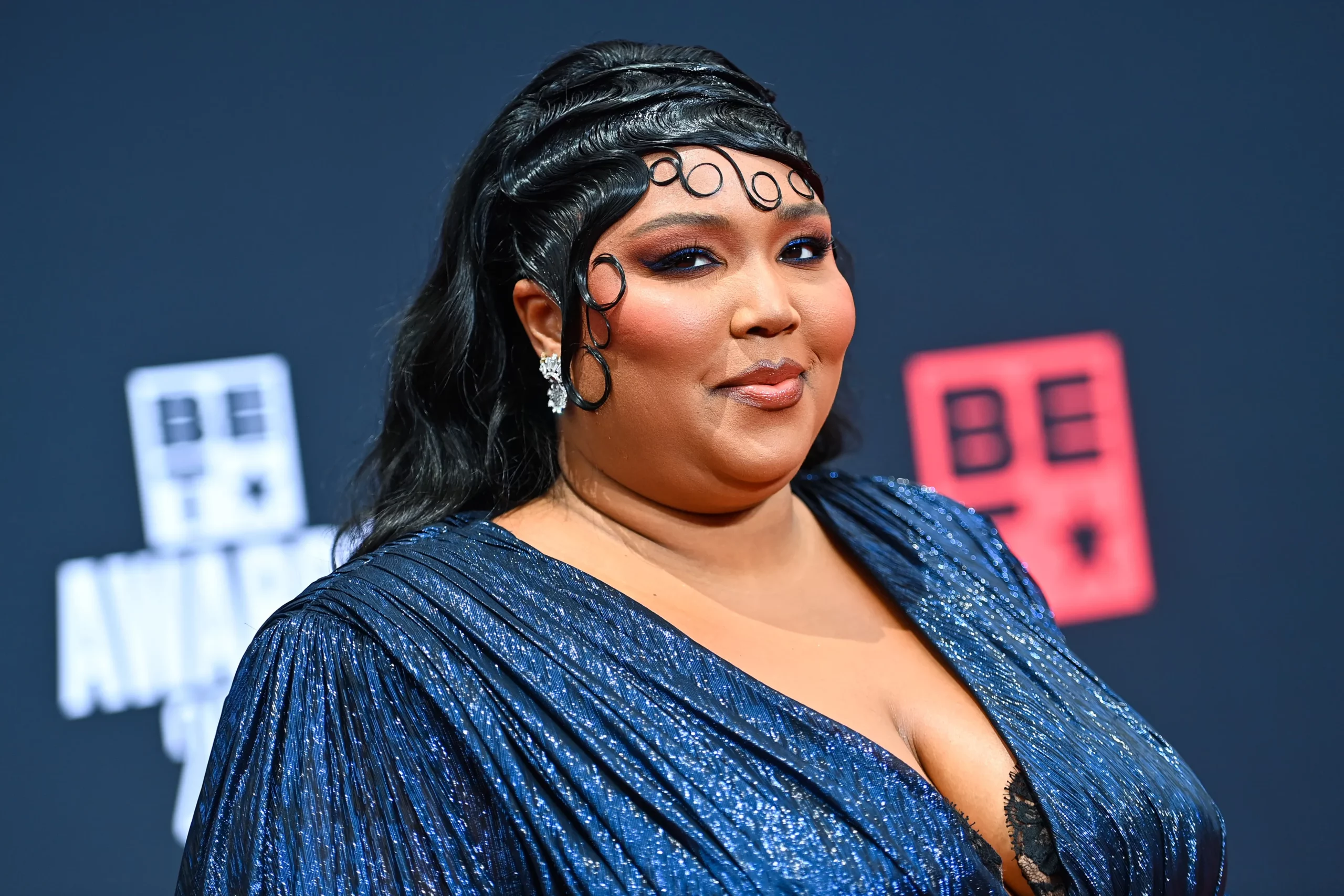 Is Lizzo Left-Handed?