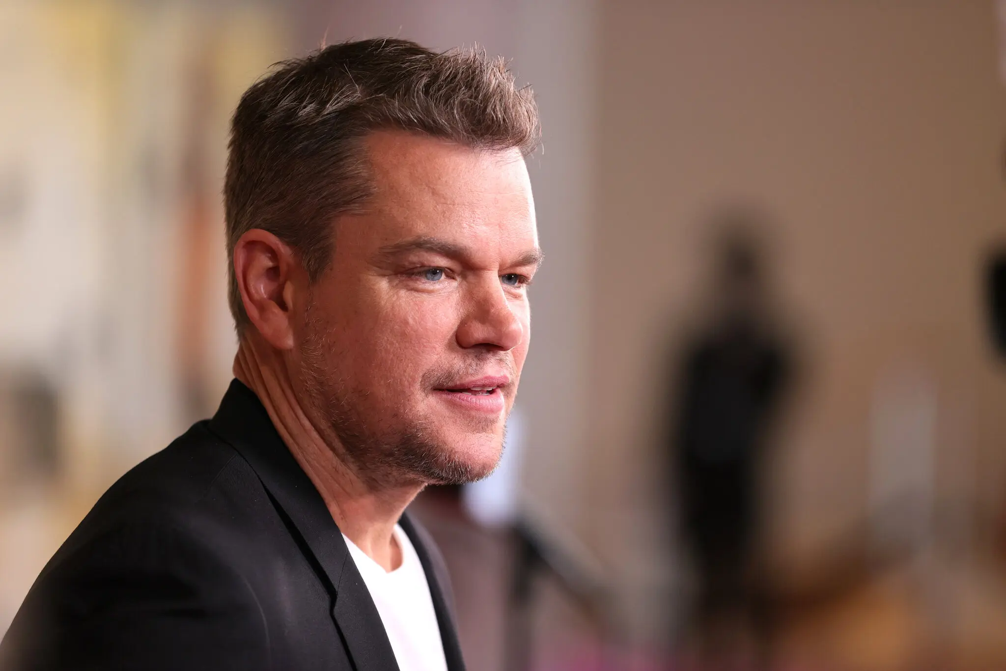 Is Matt Damon Left-Handed?